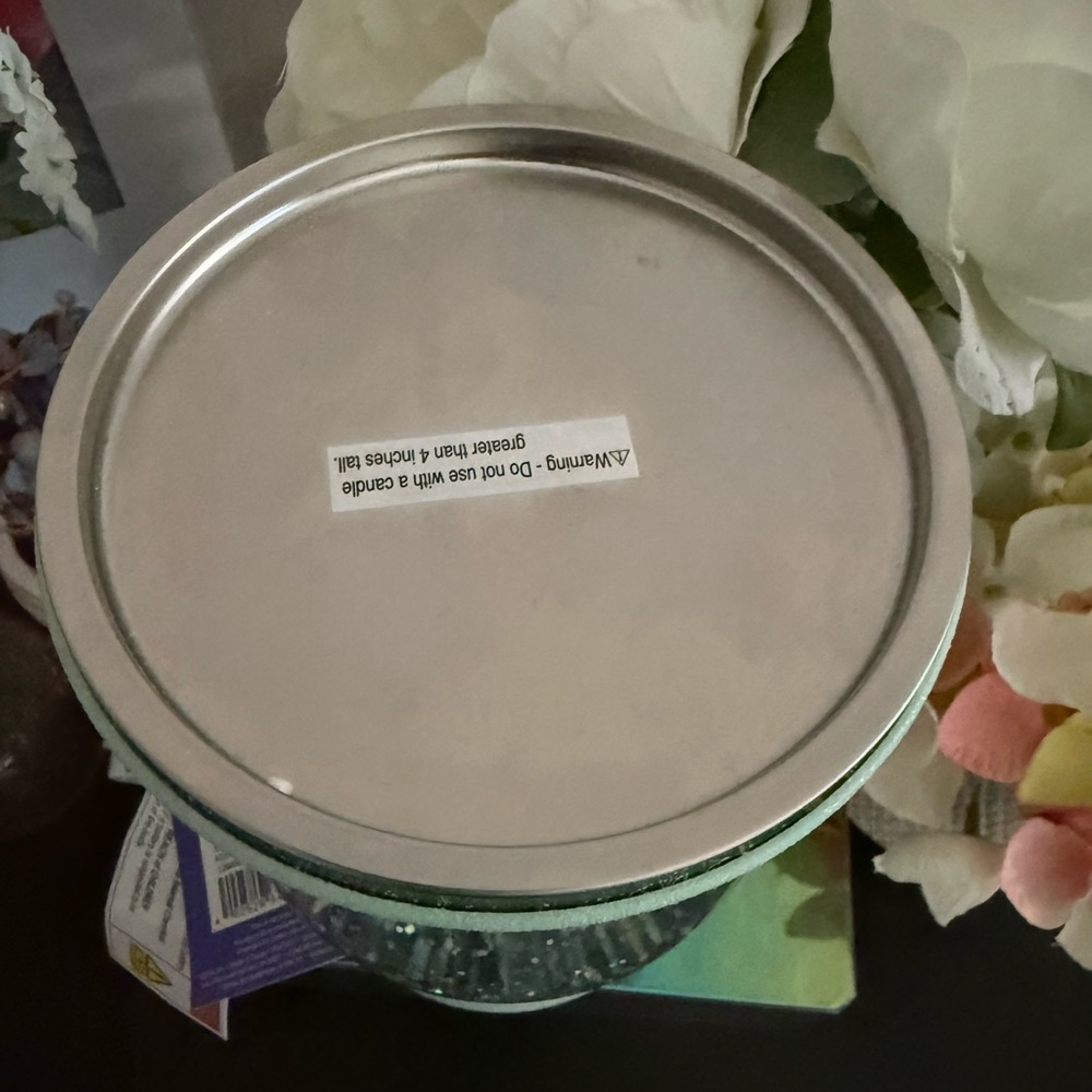 ππ° CELEBRATE TOGETHER EASTER SHIMMER CANDLE HOLDER with BUNNY SCENE. NEW! - Picture 3 of 8